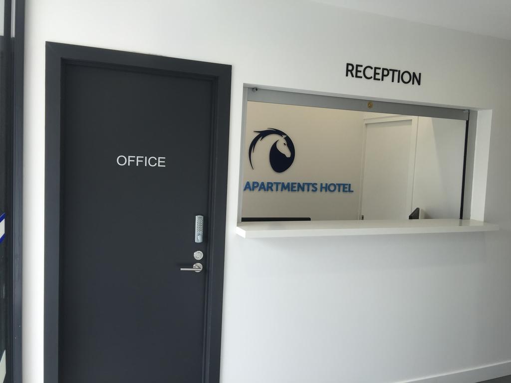 בוקס היל Whitehorse Apartments Hotel מראה חיצוני תמונה