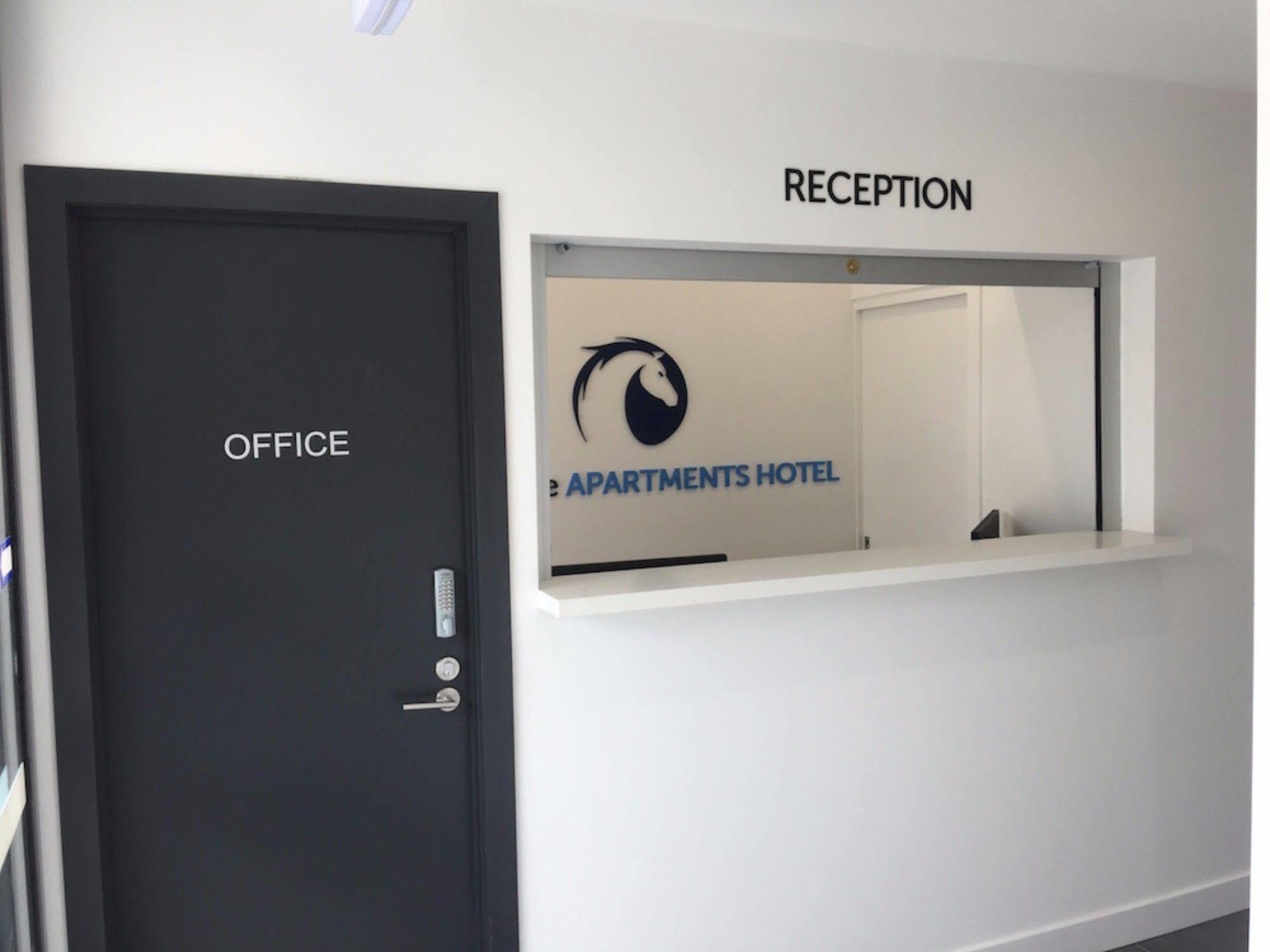 בוקס היל Whitehorse Apartments Hotel מראה חיצוני תמונה
